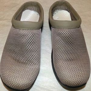 Merrell mesh slip on shoes sz 7.5 women